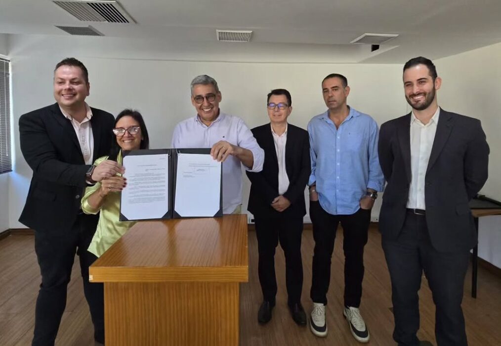 Cláudia Araújo tem sete leis sancionadas com foco em saúde, inclusão e mobilidade