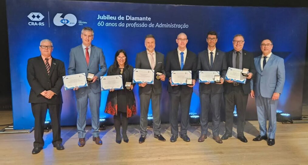 Cláudia Araújo é homenageada pelo Conselho Regional de Administração do RS