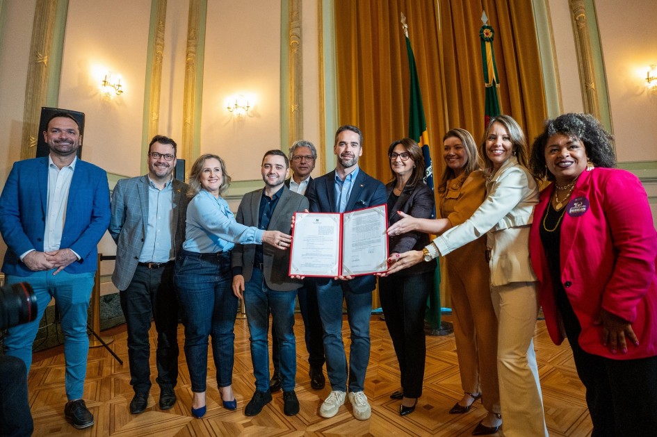 Governador Eduardo Leite anuncia Fábia Richter como titular da Secretaria Estadual da Mulher