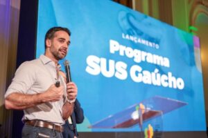 Governador Eduardo Leite (PSD) investe R$ 1 bilhão em saúde e cria programa estratégico na saúde estadual