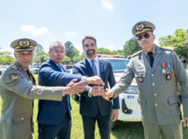 Leite entrega R$ 100 milhões em viaturas à polícia