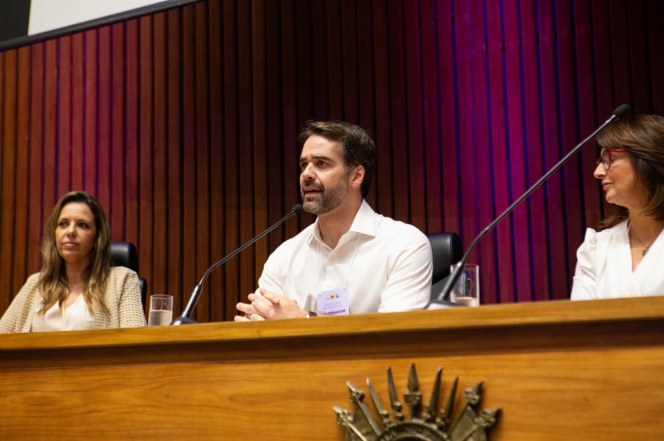 governador Eduardo Leite defende rede capaz de antecipar a violência de gênero
