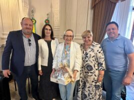 Secretária Arita Bergmann e prefeito de Júlio de Castilhos discutem ampliação de ambulatórios em hospital regional